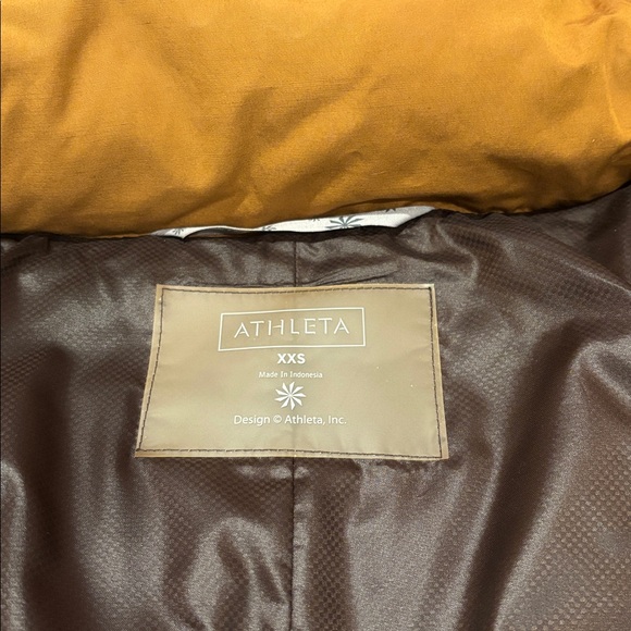 ATHLETA XXS Amber Lakeshore Vest w/Removable Fur-Trim Hood - Picture 9 of 15
